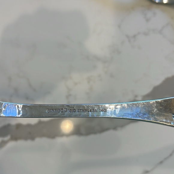 Lafayette hammered 20-piece stainless steel flatware set - Picture 4 of 5